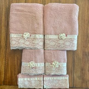 Decorative lace towel set